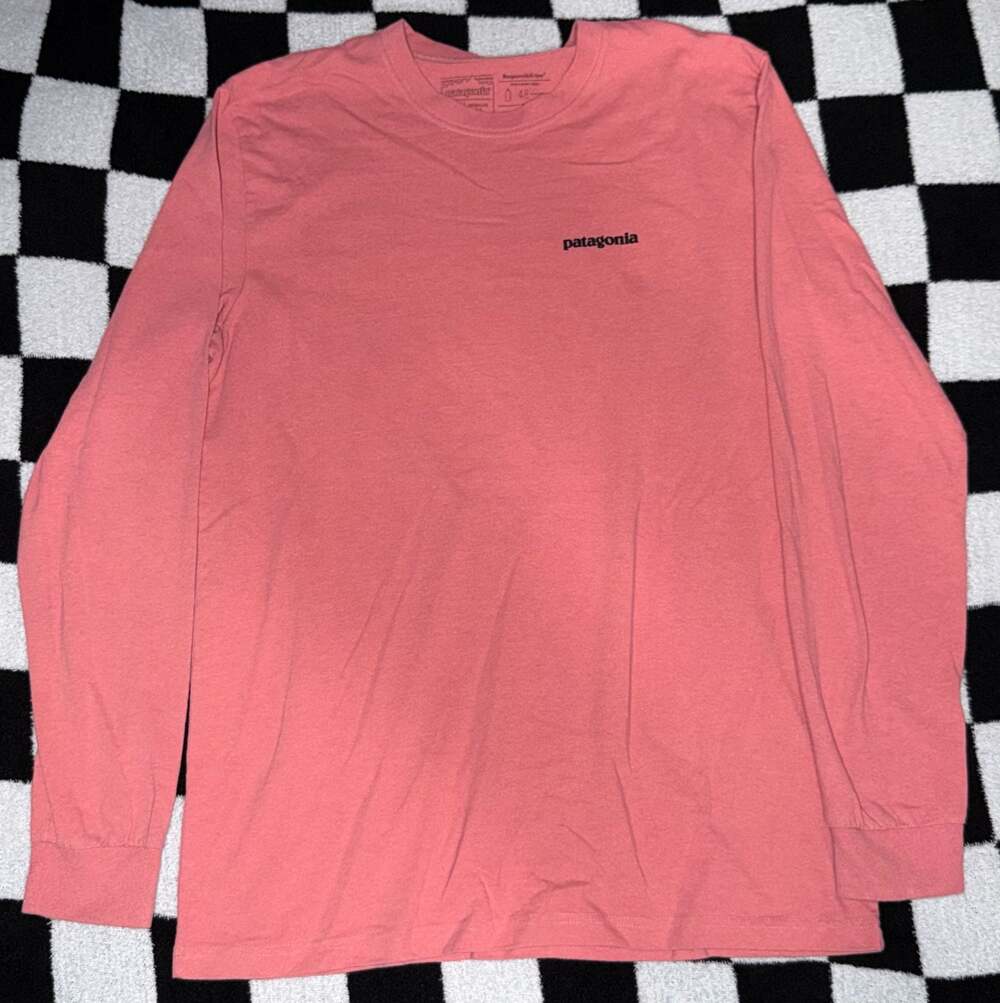 Patagonia P-6 Logo Responsibili-Tee Long-Sleeve Shirt Size M Coral